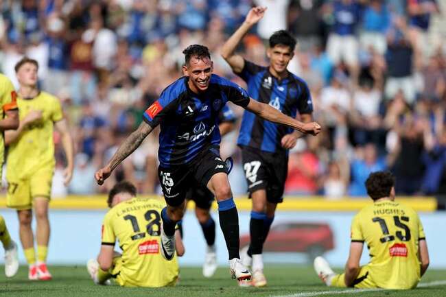 Màn so tài gay cấn giữa Shenzhen Xinpengcheng vs Shanghai Port